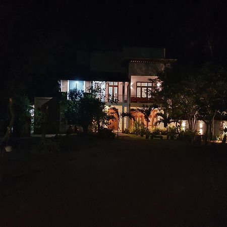 אנוראדפורה Ruwinsons Canal Garden מראה חיצוני תמונה