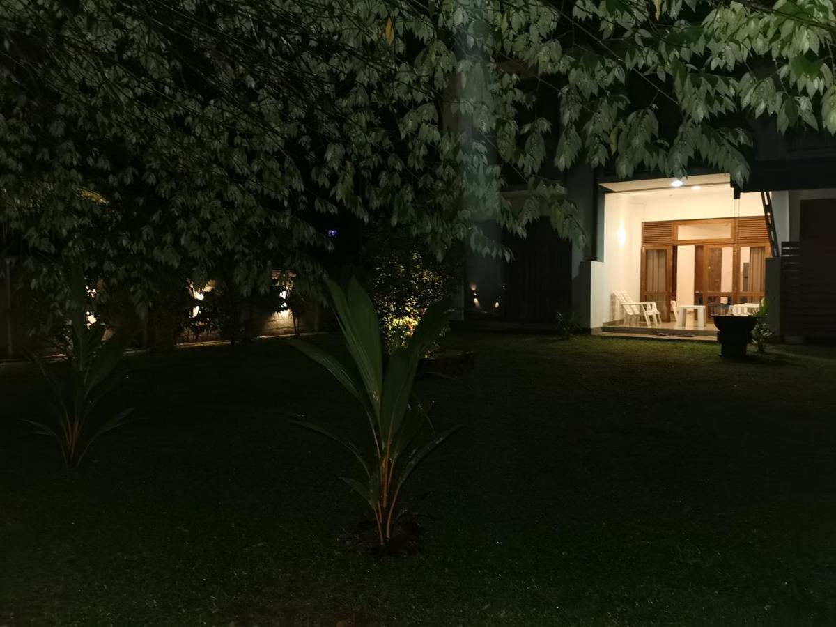 אנוראדפורה Ruwinsons Canal Garden מראה חיצוני תמונה
