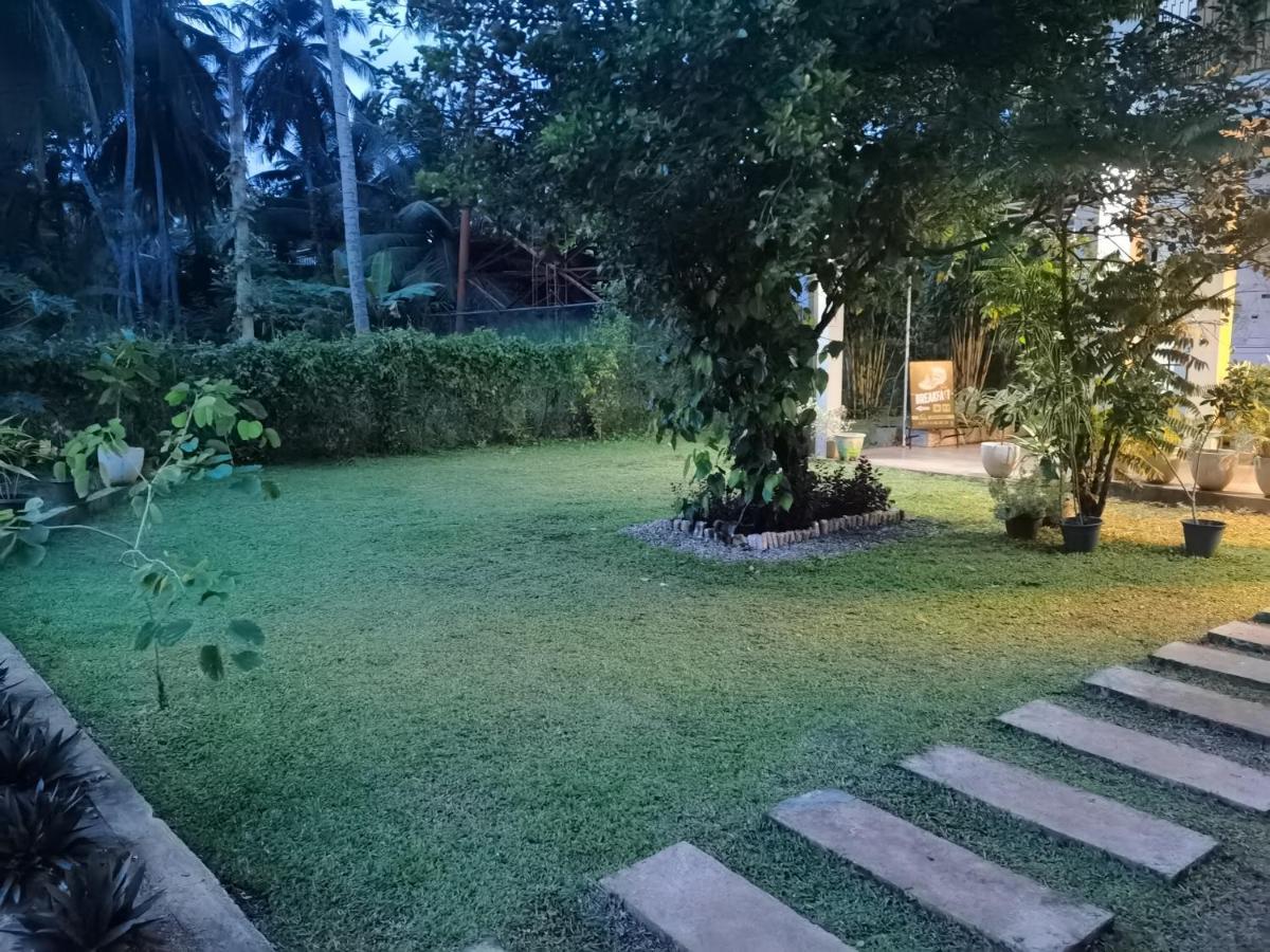אנוראדפורה Ruwinsons Canal Garden מראה חיצוני תמונה